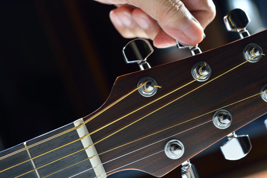 Comment accorder sa Guitare acoustique avec une application 