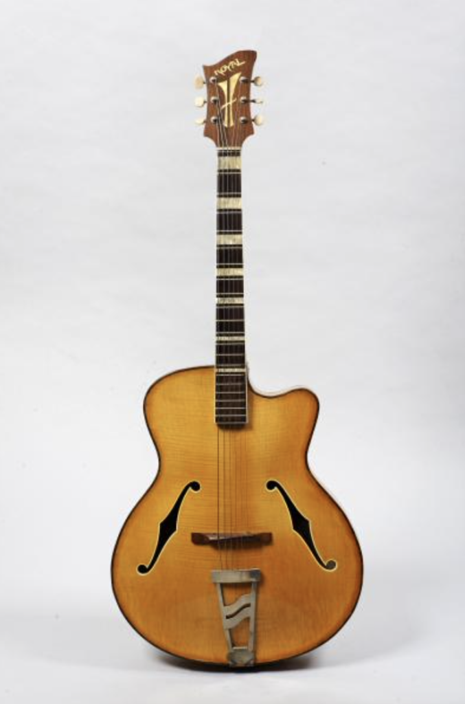 Guitare jazz faite par les frères JACOBACCI à Paris en 1958, modèle Royal. 